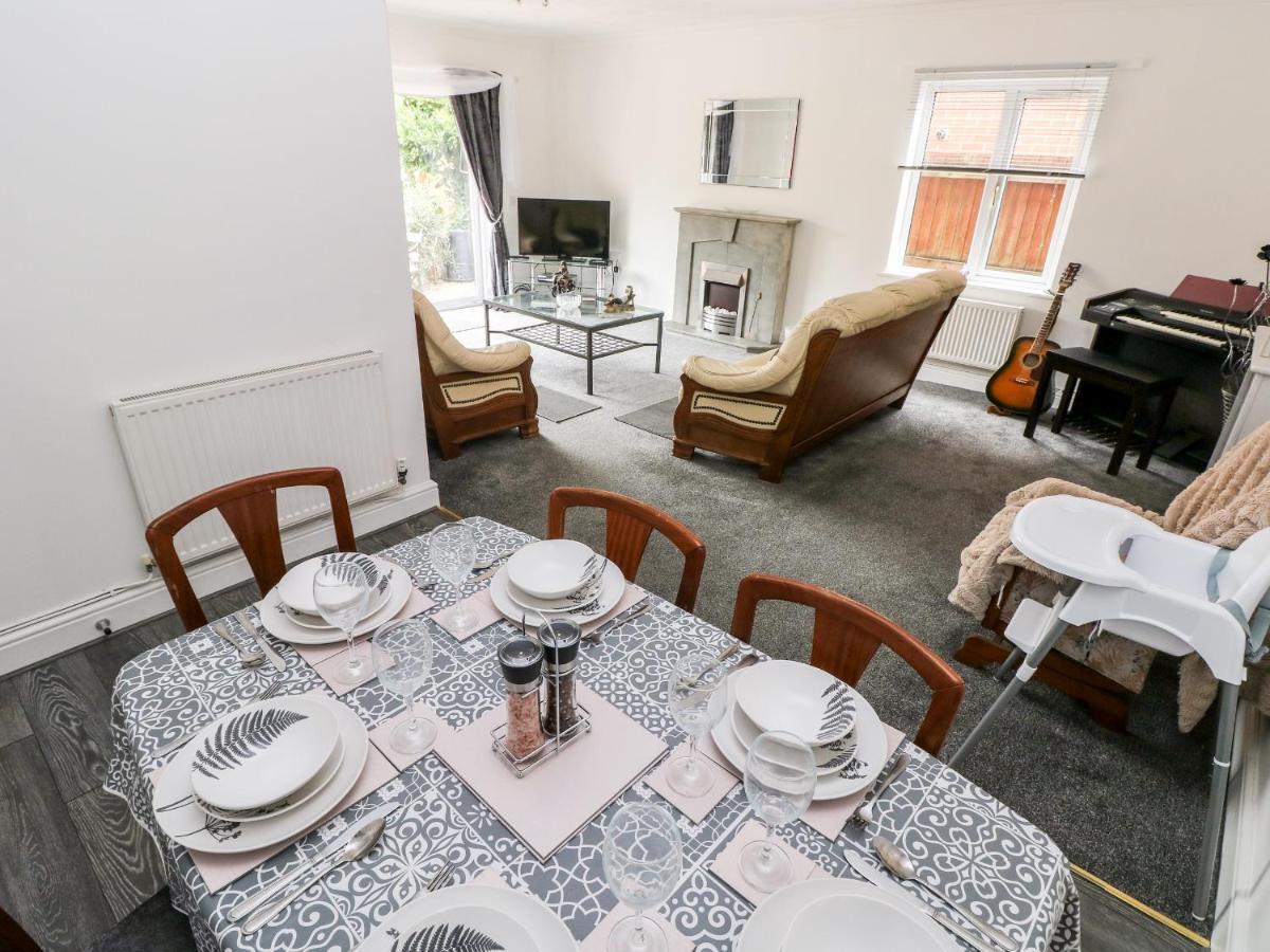 23 Charles Thomas Avenue Villa Pembroke Dock Eksteriør billede